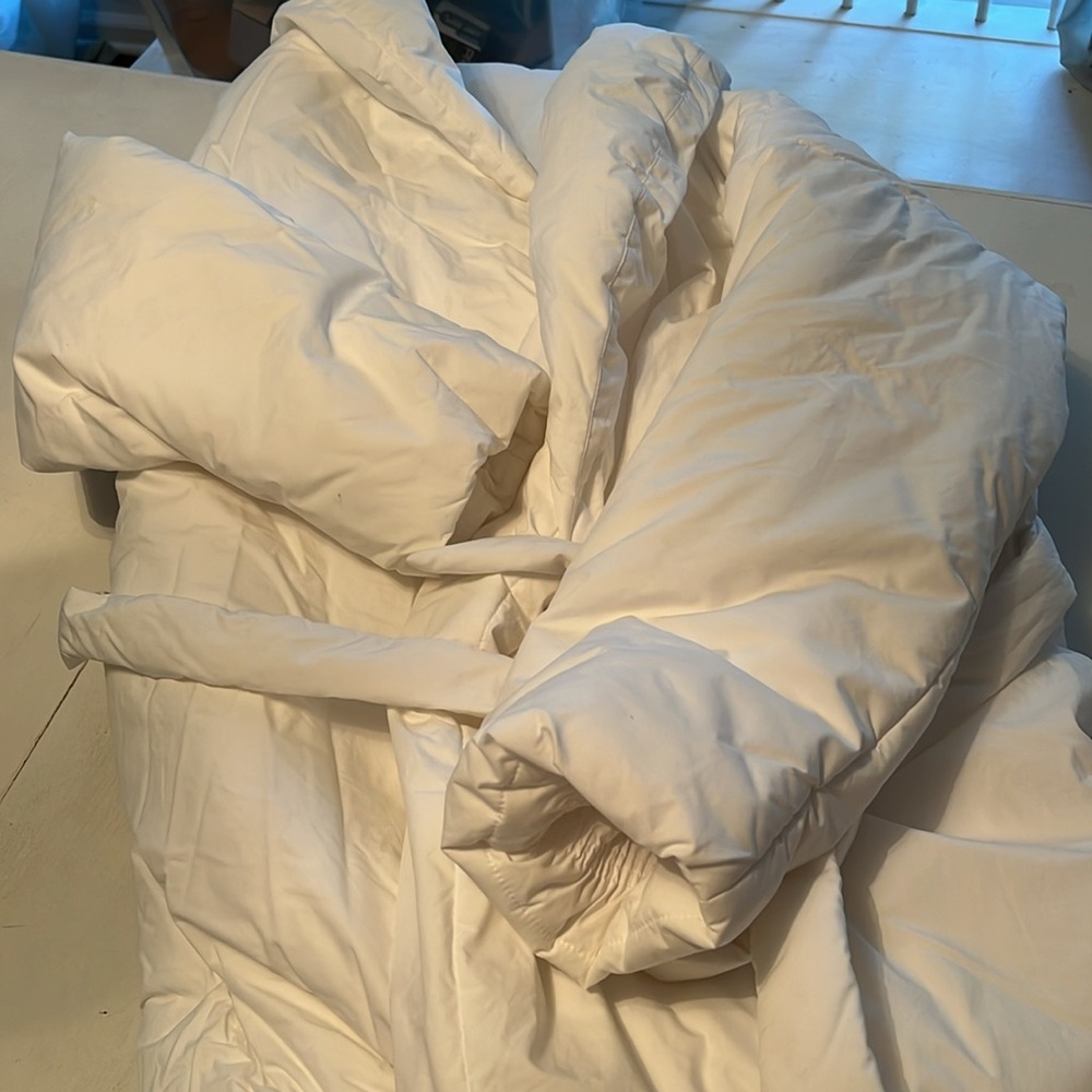 SKIMS White Robe - Picture 7 of 8